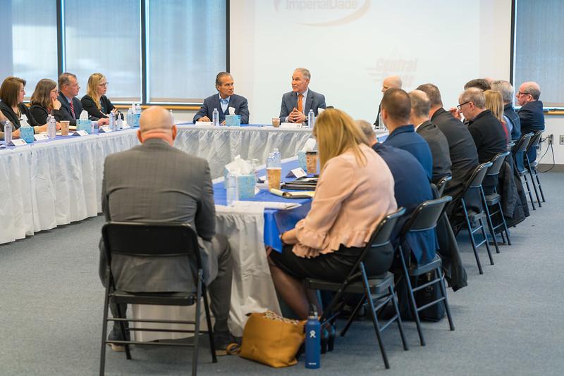 Administrator Pruitt leads a roundtable with members of the forest products industry. 