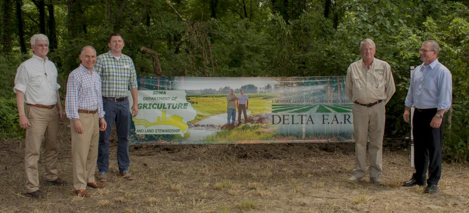 Administrator Pruitt toured Big River Farms with EPA Regional Administrators Jim Gulliford and Trey Glenn and members of the Mississippi agricultural community. 