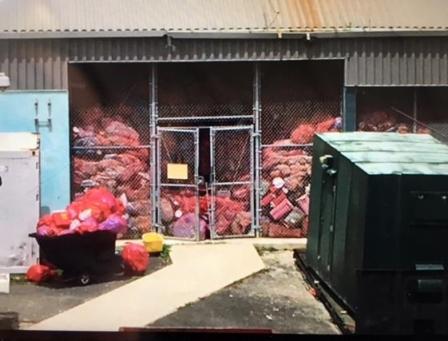 Desechos médicos acumulándose en una instalación en St. Croix