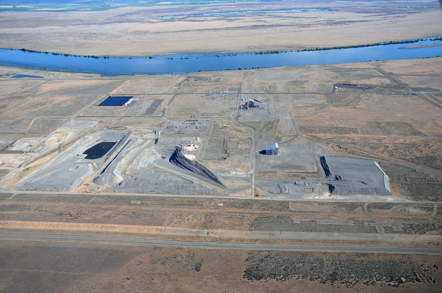 Photo: 100-C-7 Soil Site Hexavalent Chromium Dig with B Reactor shown in the upper right corner and Columbia River across the top  