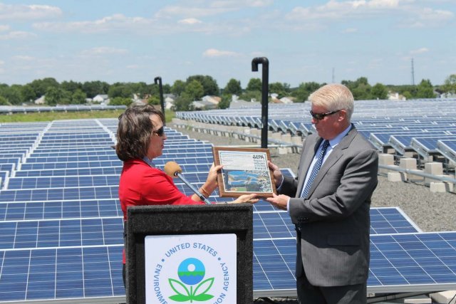 A mayor receiving an award from EPA