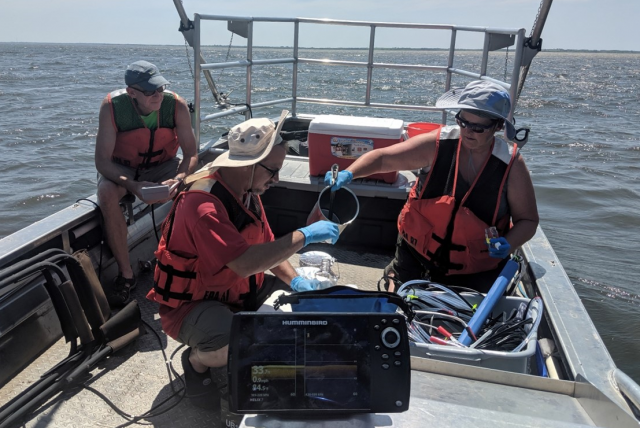 image of EPA scientists at Milford Lake HABs story2