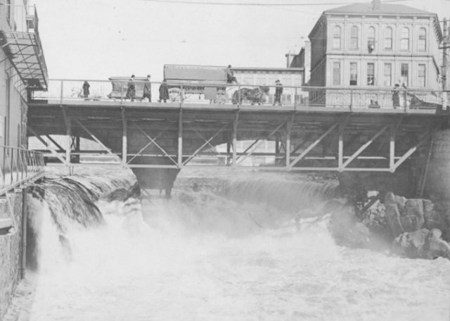 Picture of Pawtucket Falls circa 1886 (Courtesy of NPS)