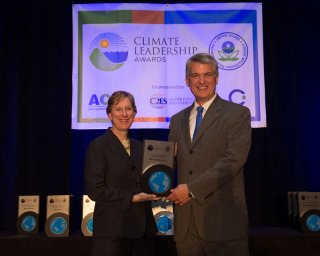 Beth Craig, US EPA, with Carl Gerhardstein, CSX Transportation, Inc.