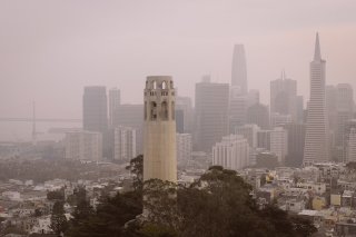 Photo of wildfire smoke near strucutures in San Francisco, CA