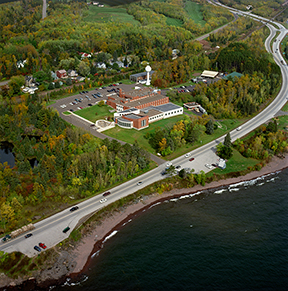 Aerial photo of EPA’s Great Lakes Toxicology and Ecology Division Laboratory and the coast of Lake Superior