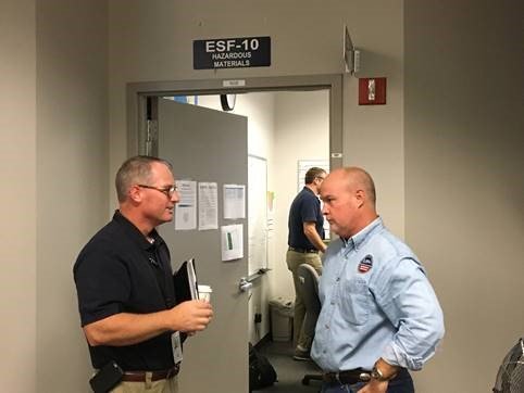 Regional Administrator Trey Glenn meets with an on-scene coordinator in Florida