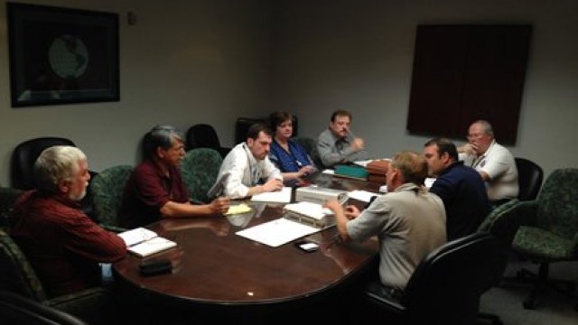 EPA staff meet with DOE staff at the WIPP laboratory