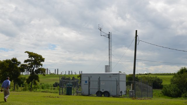 Air monitor next to park in Houston