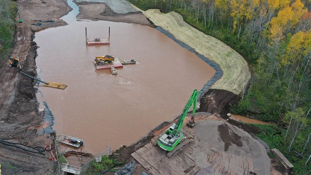 Capping activities in the Weir Pond continue. 