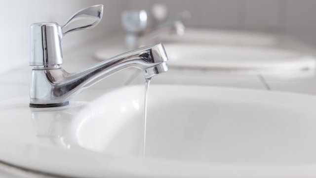 sink with running water