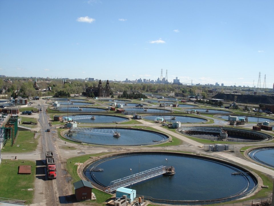 View of secondary clarifiers at the Great Lakes Water Authority’s Water Resource Recovery Facility. Source: Michigan EGLE 