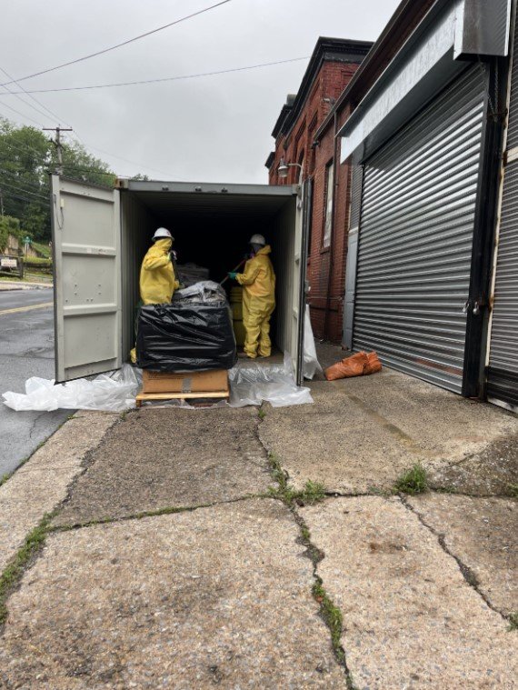 EPA personnel remove barrels from Reading Drum site.