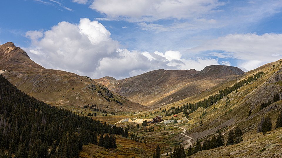 Bonita Peak Mining District scenic view of mountains on a cloudy day.