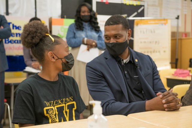 Administrator Regan meets with students impacted by water infrastructure problems in Jackson, MS. 