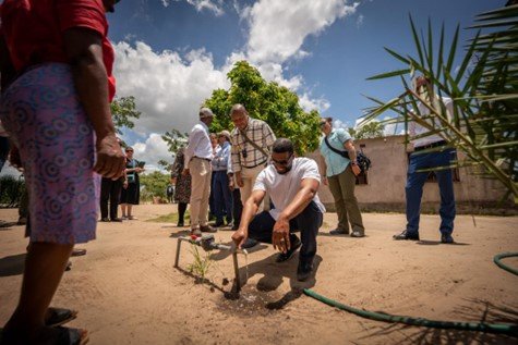 While in Mozambique, Administrator Regan met with local advocates and business leaders that have developed advanced ideas to use clean energy to power critical services, as well as address pollution challenges from plastics and waste. He visited the site of a project funded in part by USAID to harness solar energy to power a water tower that can provide reliable water to up to 8,000 people in the surrounding area.