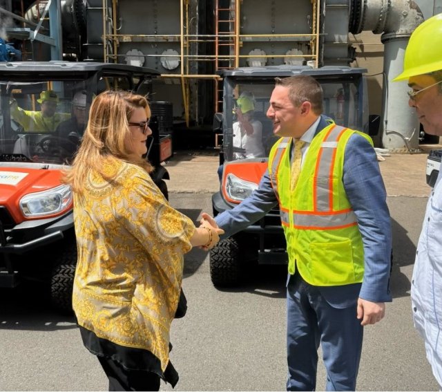 El Administrador Regional, Michael Martucci, se reúne con la Gobernadora de Puerto Rico, Jenniffer González-Colón.