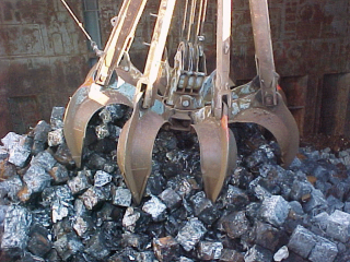 claw grabbing scrap metal 