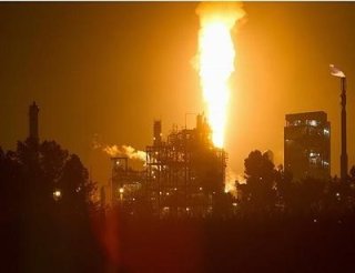 Photo showing fire being emitted from an improperly operated flare at the Dow Plaquemine Plant in Louisiana.